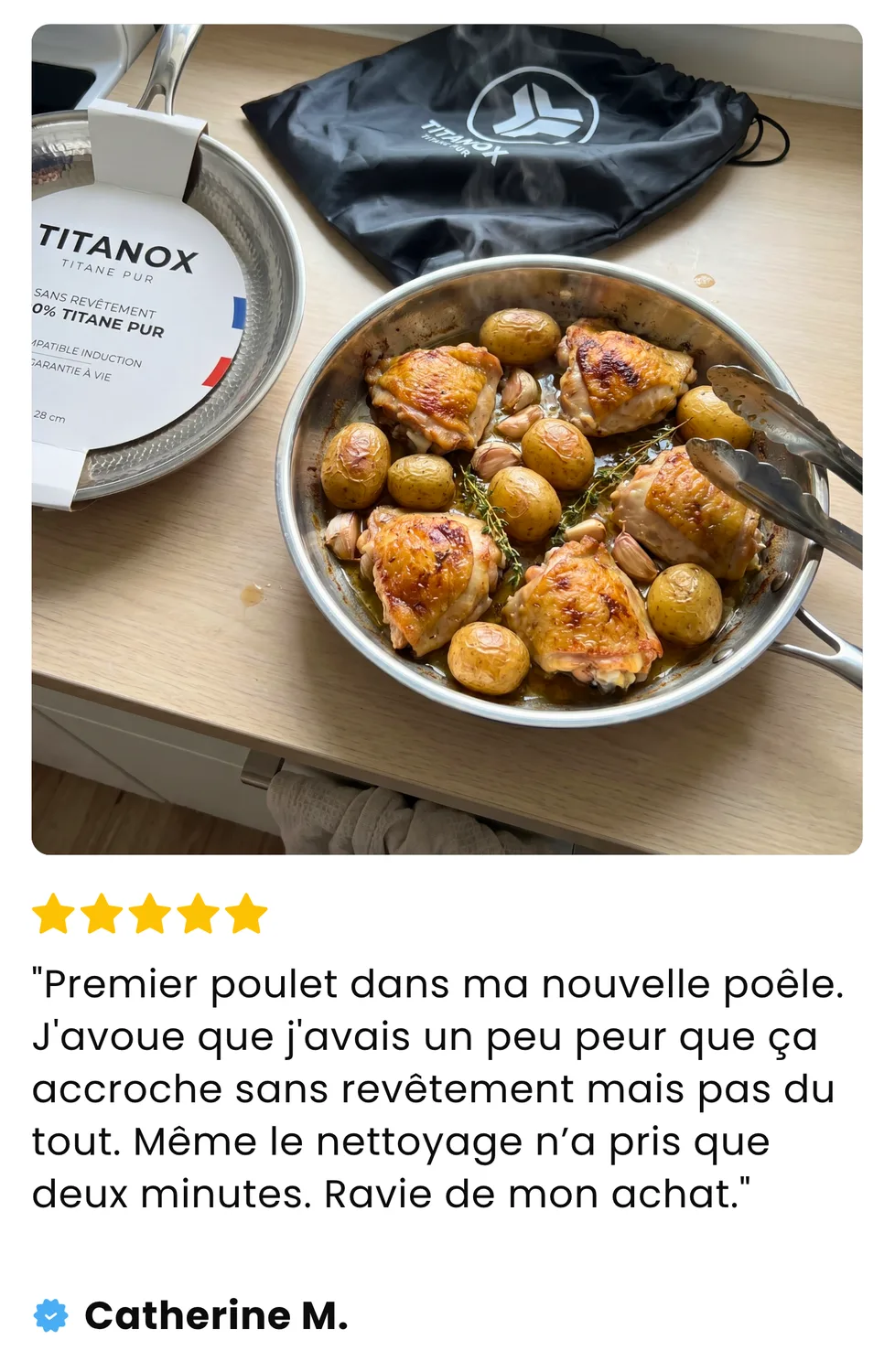 Avis de Catherine M. : Premier poulet dans ma nouvelle poêle. J'avoue que j'avais un peu peur que ça accroche sans revêtement mais pas du tout. Même le nettoyage n'a pris que deux minutes. Ravie de mon achat.
